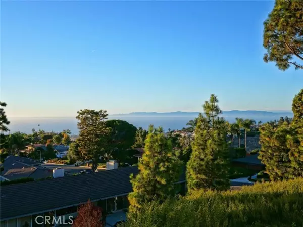 Rancho Palos Verdes, CA 90275,6884 Crest Road