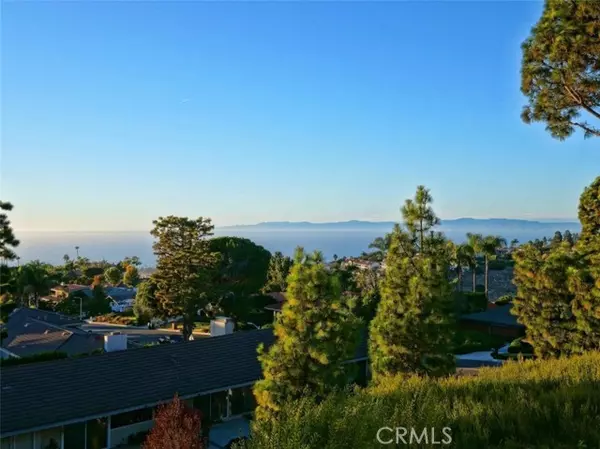 Rancho Palos Verdes, CA 90275,6884 Crest Road