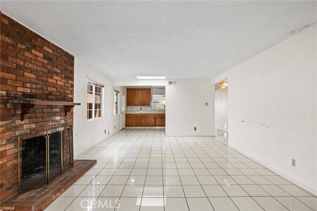 Carson, CA 90745,1639 E 215th Place