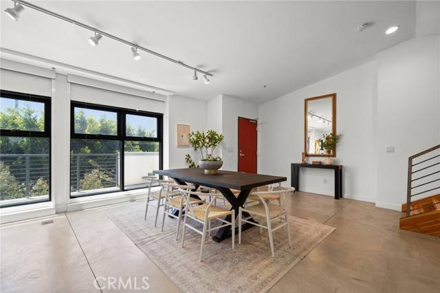 Venice, CA 90291,700 S Main Street #20