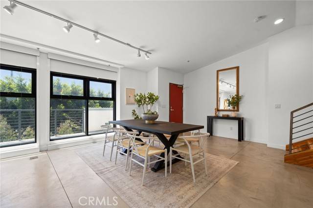 Venice, CA 90291,700 S Main Street #20