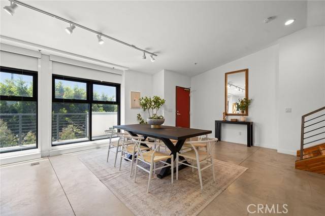 Venice, CA 90291,700 S Main Street #20