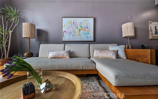 West Hollywood, CA 90069,837 N West Knoll Drive #307