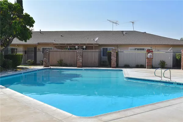 Tustin, CA 92780,1881 Mitchell Avenue #35