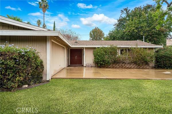 20851 Burbank Boulevard, Woodland Hills, CA 91367