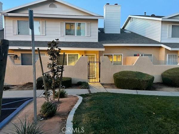 39225 10th Street #E, Palmdale, CA 93551