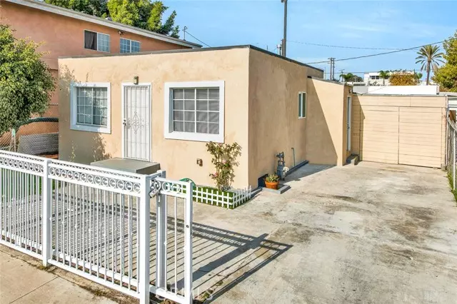 1201 E Smith Place, Long Beach, CA 90806