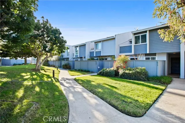 Costa Mesa, CA 92626,623 Danube Way #90