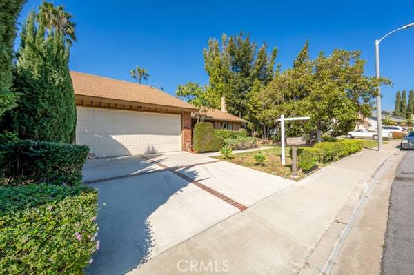 Yorba Linda, CA 92886,4575 via de la plaza