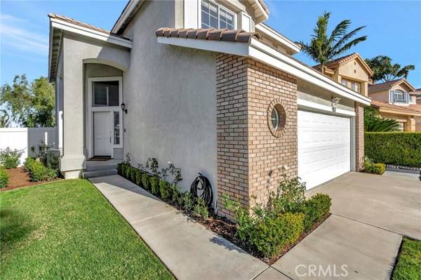 957 S Emanuele Circle, Anaheim Hills, CA 92808