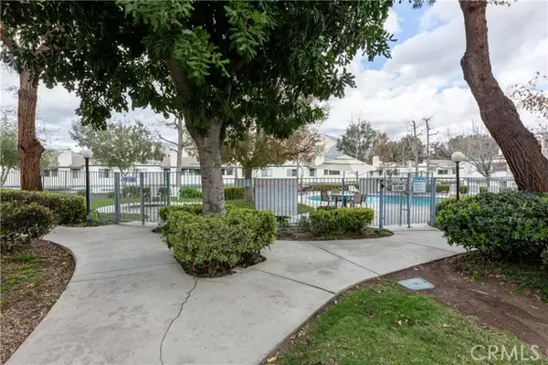 Sunland, CA 91040,10512 Sunland Blvd #2