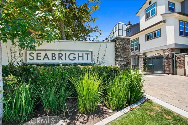 605 Seabright Circle, Costa Mesa, CA 92627