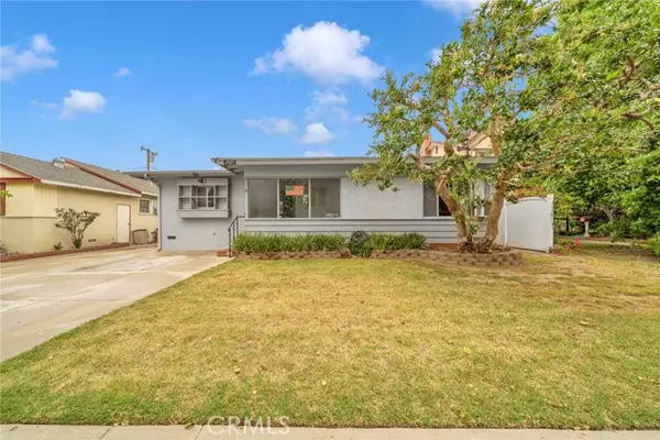 2825 Nipomo Avenue, Long Beach, CA 90815