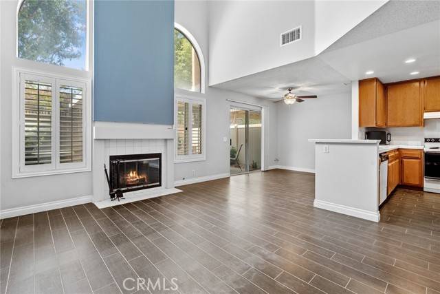 2000 Napoli Court #102, Corona, CA 92881