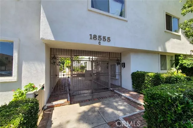 18555 Collins Street #C1, Tarzana, CA 91356