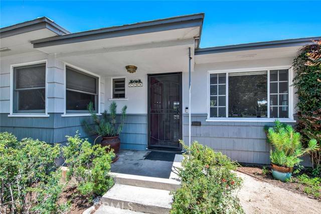 1135 W 10th Street, Santa Ana, CA 92703