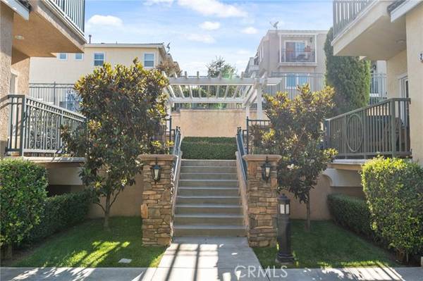 2353 Ohio Avenue, Signal Hill, CA 90755