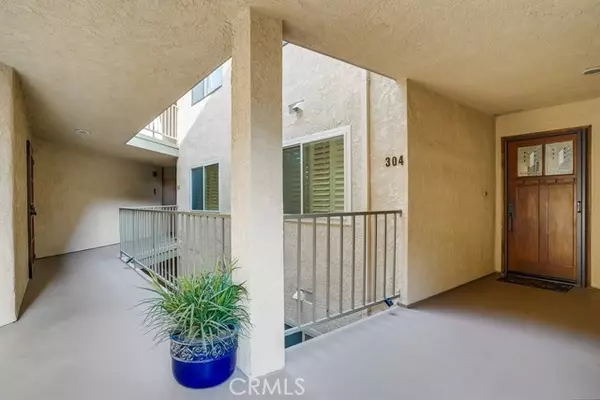 Signal Hill, CA 90755,2700 E Panorama Drive #304