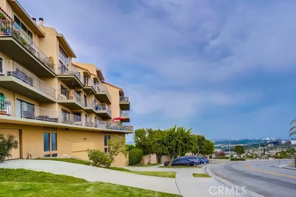 Signal Hill, CA 90755,2700 E Panorama Drive #304