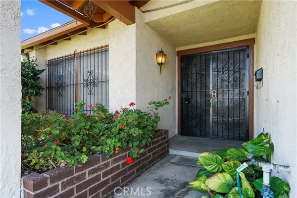 5174 Meadow Wood Avenue, Lakewood, CA 90712