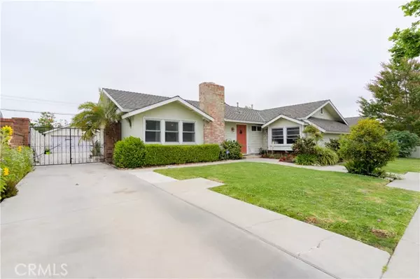 11922 Martha Ann Dr, Los Alamitos, CA 90720