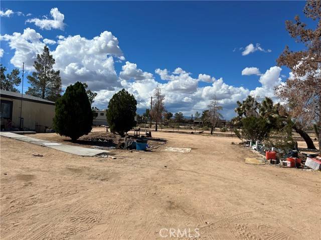 58725 La Crescenta Drive, Yucca Valley, CA 92284