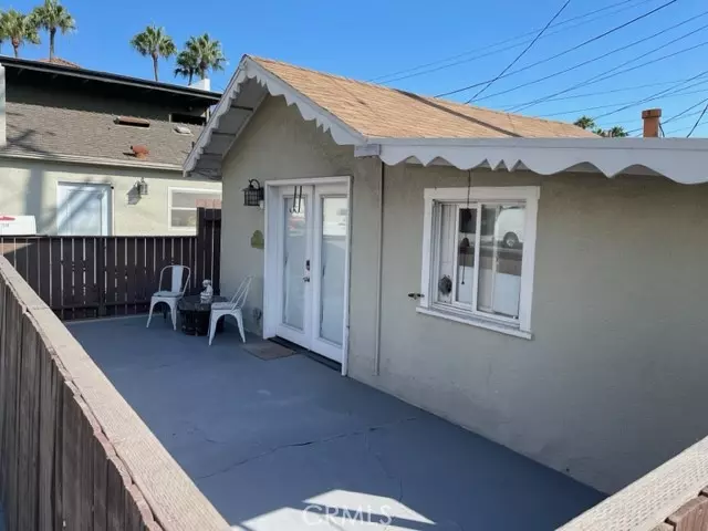 216 Walnut Avenue, Huntington Beach, CA 92648