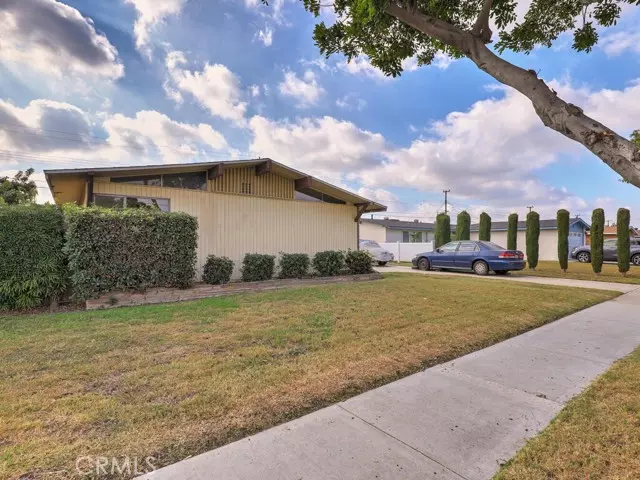 5900 Crescent Avenue, Buena Park, CA 90620