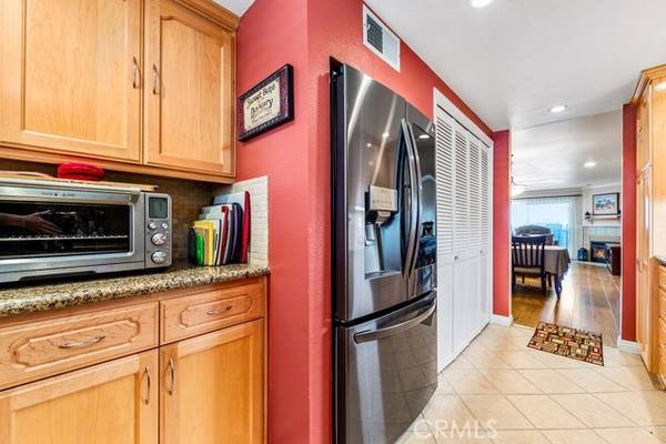 2001 Freeman Avenue #201, Signal Hill, CA 90755