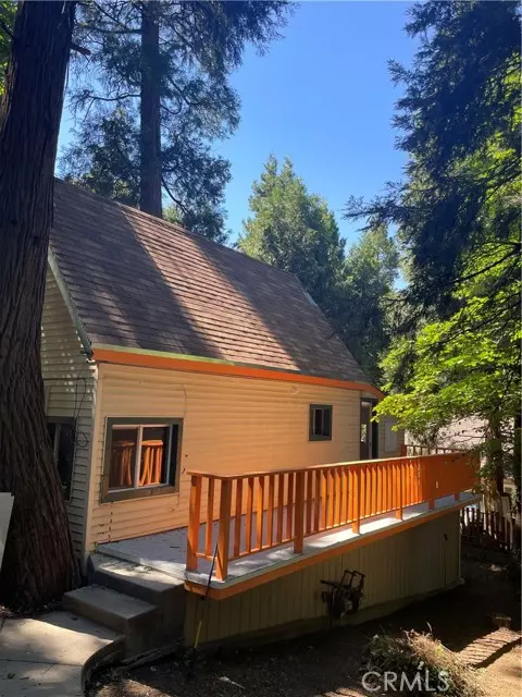 719 Woodland Road, Crestline, CA 92325