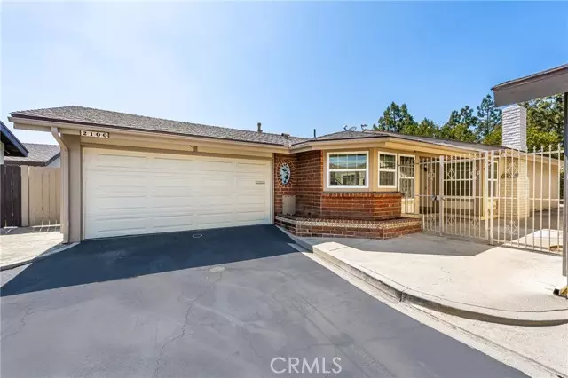 2100 E Wellington Avenue, Santa Ana, CA 92701