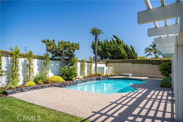 6495 E Bixby Hill Road, Long Beach, CA 90815