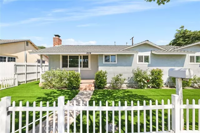 204 S Raymond, Fullerton, CA 92831