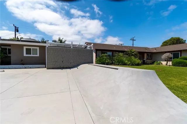 829 Saint Clair Street, Costa Mesa, CA 92626