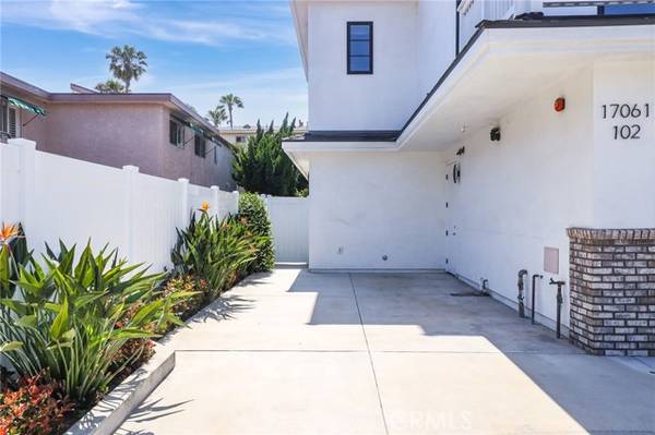 Huntington Beach, CA 92649,17061 Sandra Lee Lane