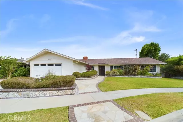 Costa Mesa, CA 92626,1696 Oahu Place