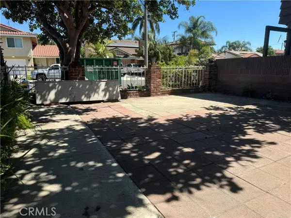 Downey, CA 90242,8746 Parkcliff Street