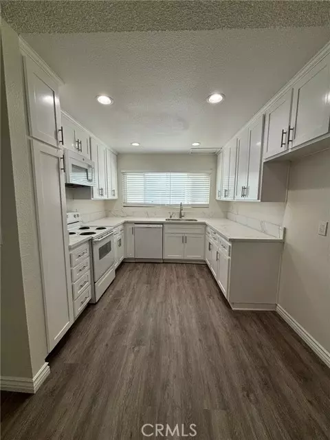 La Habra, CA 90631,951 N Euclid #4