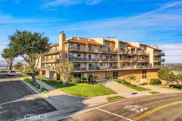 2700 E Panorama Drive #205, Signal Hill, CA 90755