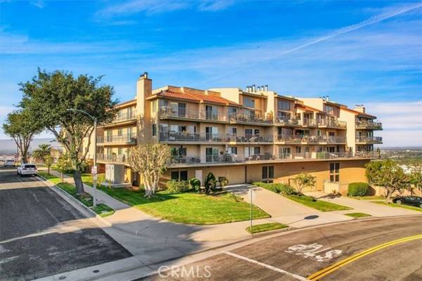 2700 E Panorama Drive #205, Signal Hill, CA 90755