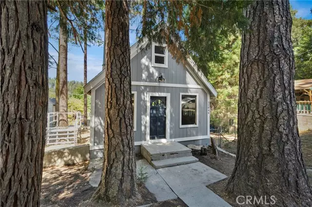 22846 Waters Drive, Crestline, CA 92325