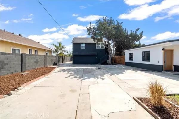 1526 W 9th Street,  Santa Ana,  CA 92703