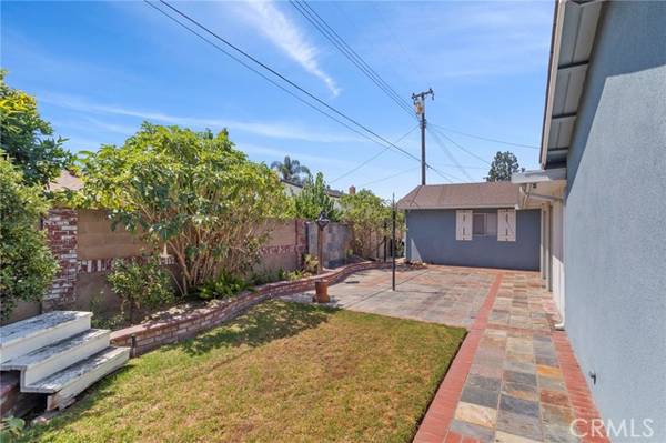 Tustin, CA 92780,17362 Roseleaf Avenue