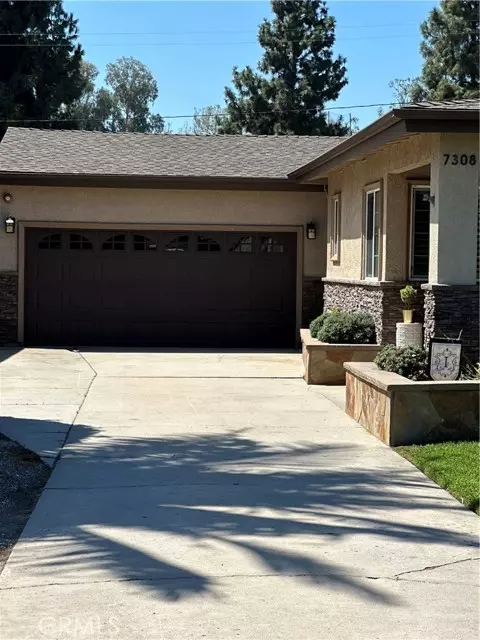 Downey, CA 90241,7308 Irwingrove Drive