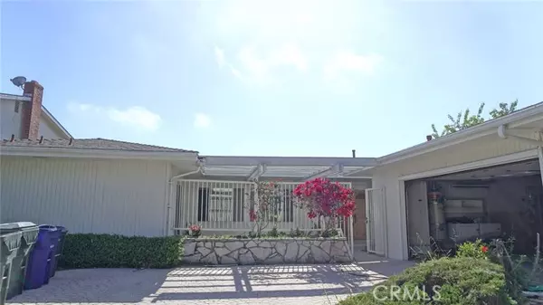 Rancho Palos Verdes, CA 90275,28405 Trailriders Drive