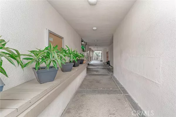 Signal Hill, CA 90755,2575 E 19th Street #38