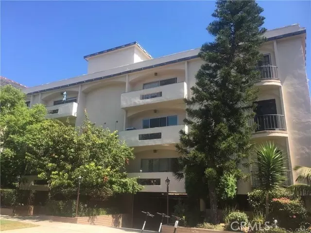 11820 Mayfield Avenue #212, Los Angeles, CA 90049