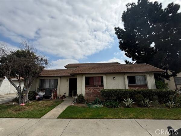 17412 Dairyview Circle, Huntington Beach, CA 92647