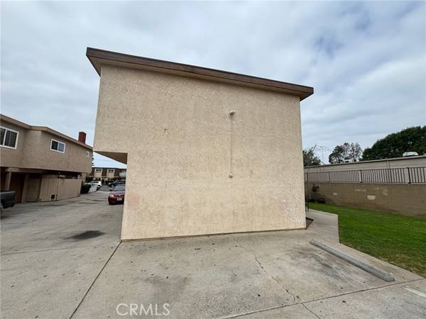 Huntington Beach, CA 92647,17372 Dairyview Circle