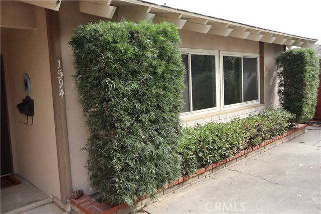 1594 Ponderosa Street, Costa Mesa, CA 92626